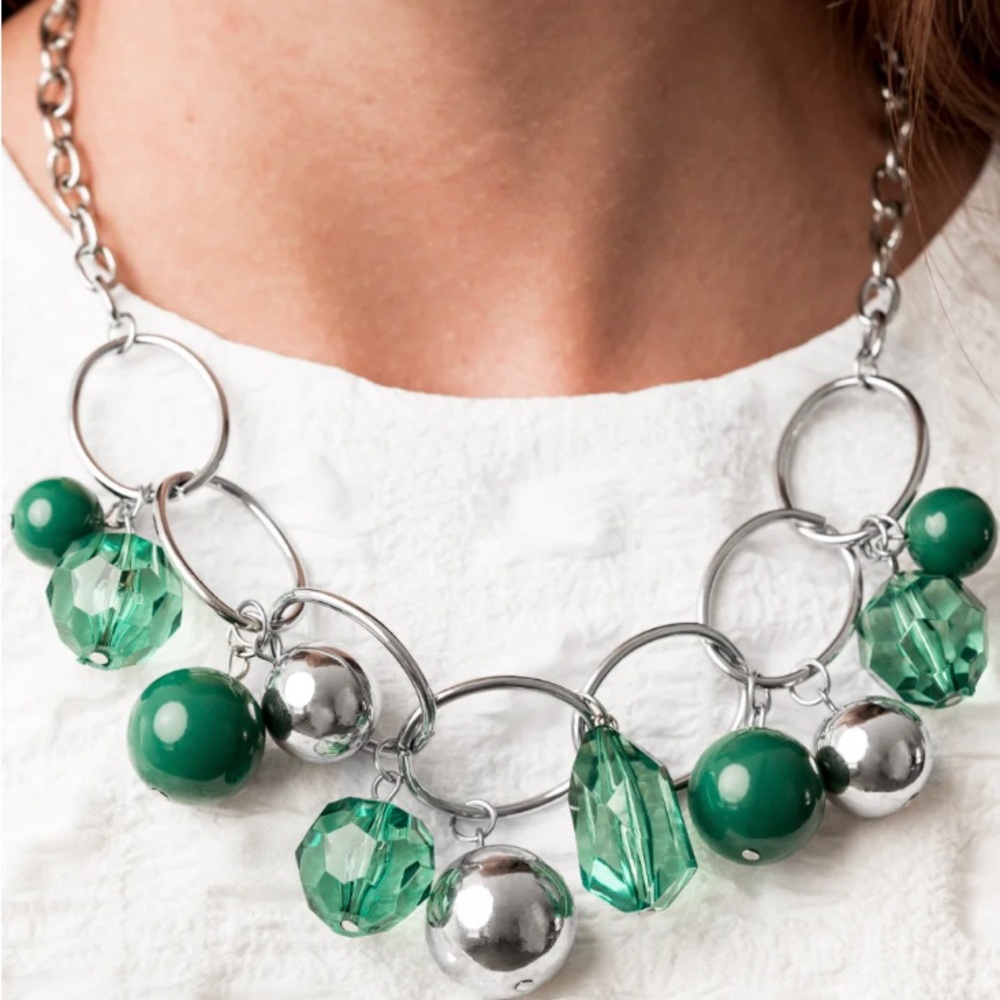 Green Glimpses 5pc necklace set -paparazzi 139b
